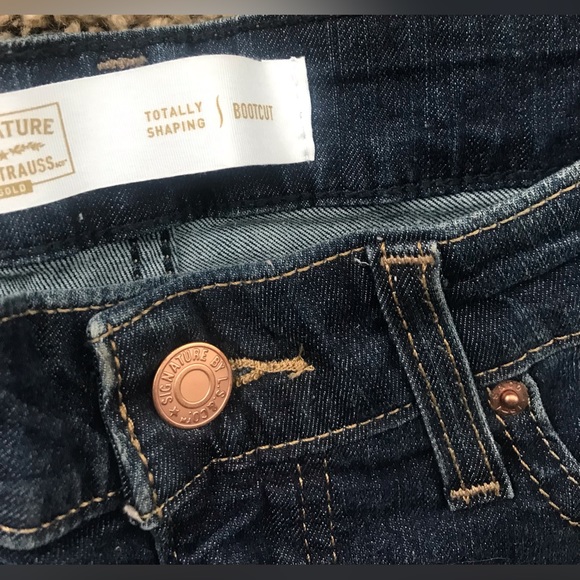 Woman’s Levi’s bootcut W29 L30 - Picture 2 of 4